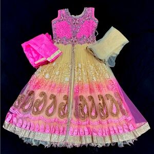 Beautiful 3 piece outfit in kids chest size 34 with 1/2 inch margin.